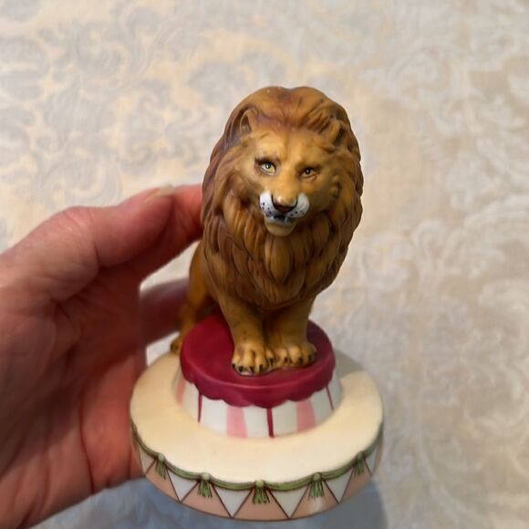 Vintage Wallace Berrie 1983 porcelain #9608 Lion no chips cracks or fading EVC - Picture 5 of 11